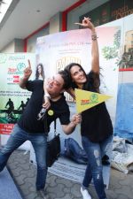 Vinay Pathak & Neha Dhupia at Cyclogreen Marathon at 92.7 BIG FM, Mumbai.JPG
